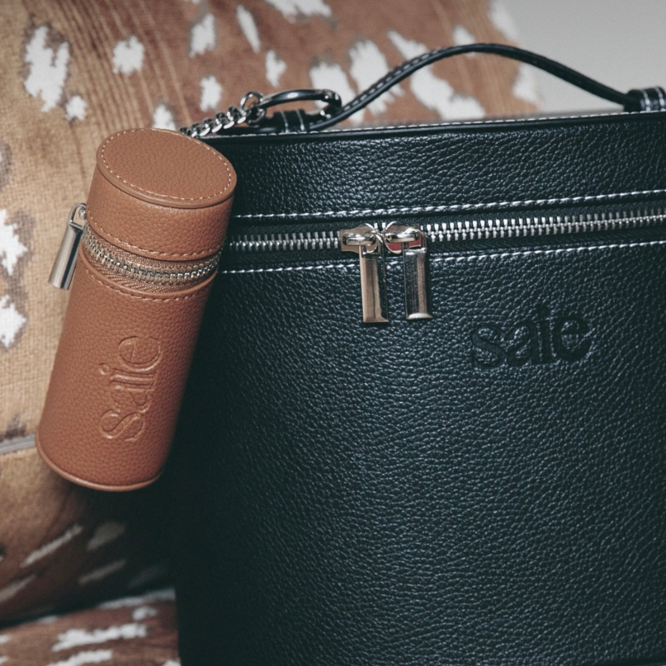 THE BLACK LARGE VANITY CASE