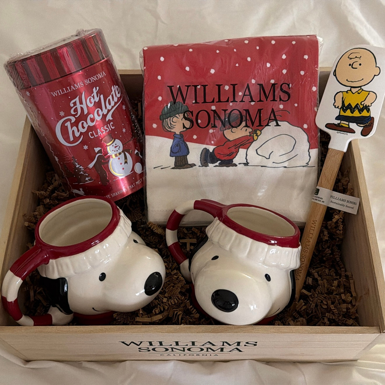 PEANUTS x Williams Sonoma Hot Chocolate Gift Crate