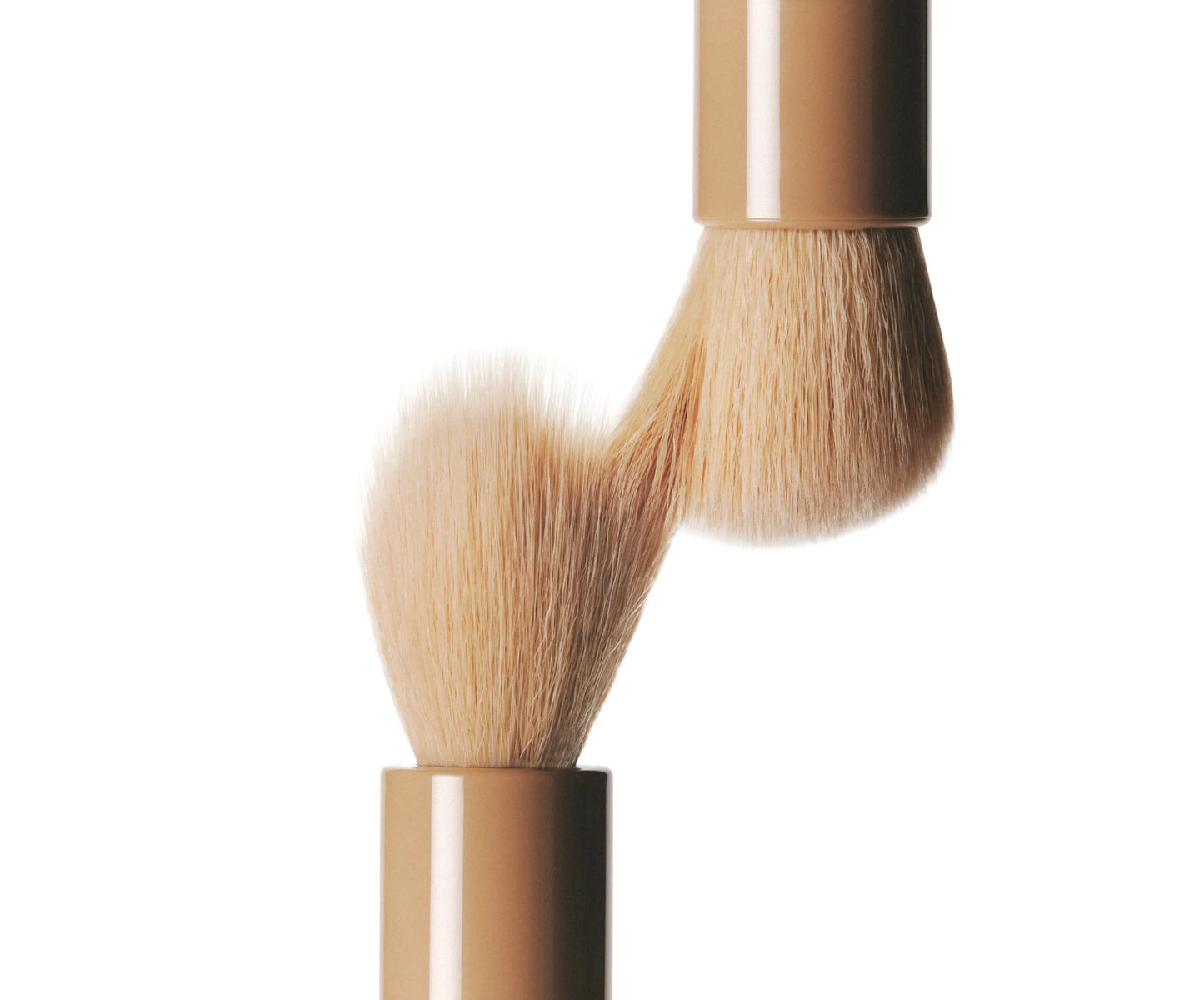 pocket brush
DOUBLE-ENDED MAKEUP BRUSH