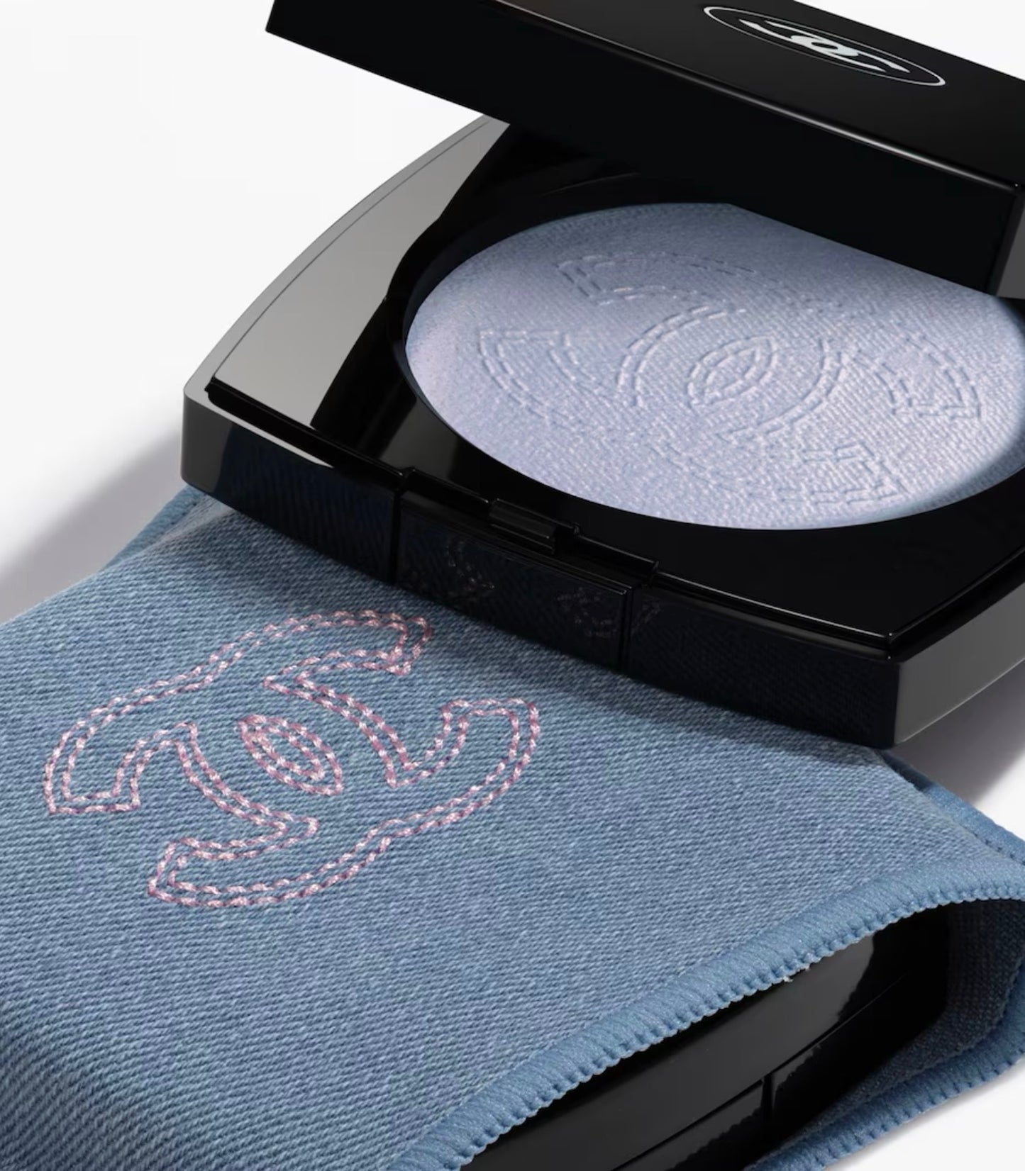 CHANEL
COCO DENIM Illuminating Powder