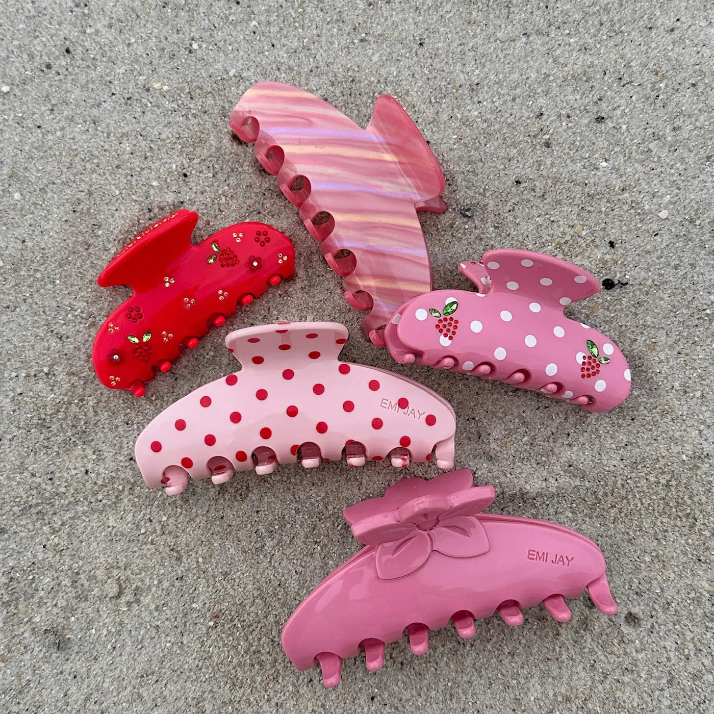 Emi Jay 
Sweetheart Hair Claw Clip in Berry Beach Club