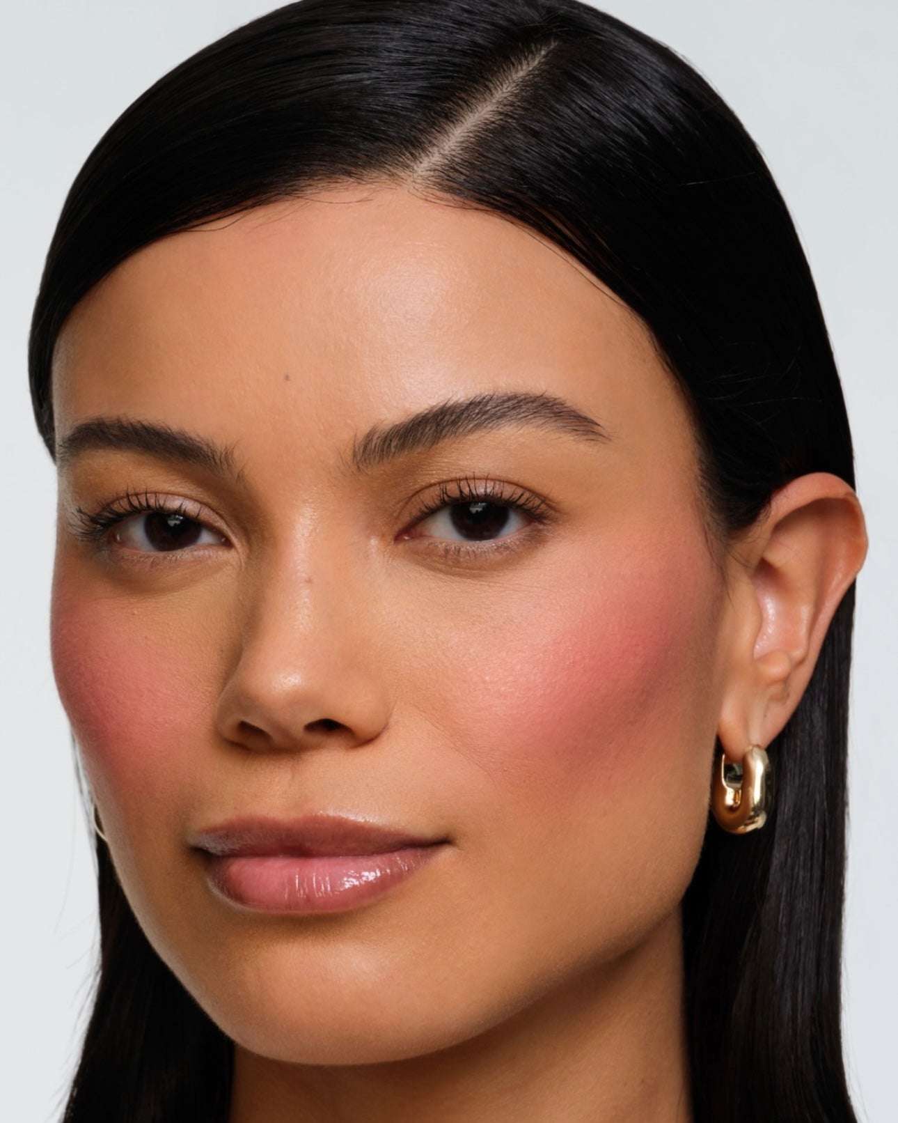 BEST OF SAIE VAULT
THE ULTIMATE CLEAN BEAUTY WARDROBE