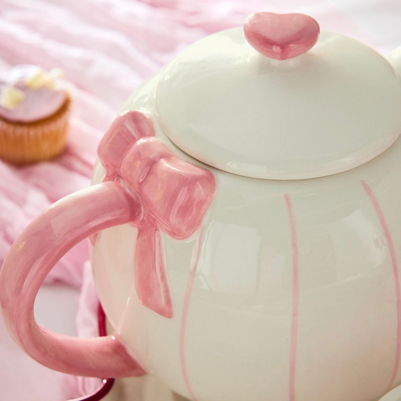 Pink Hearts and Bows Tea set