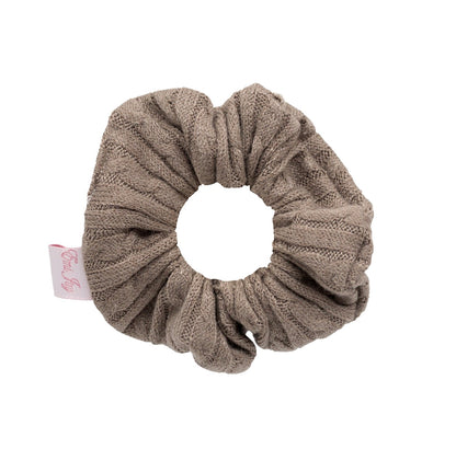 COZY SCRUNCHIE IN COOKIE CRUMBS KNIT