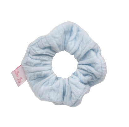 COZY SCRUNCHIE IN DREAM CLOUD KNIT