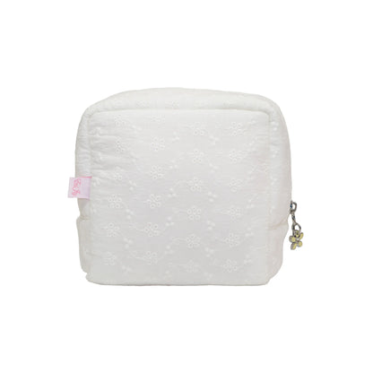 EYELET POUCH IN BLANC DAISY