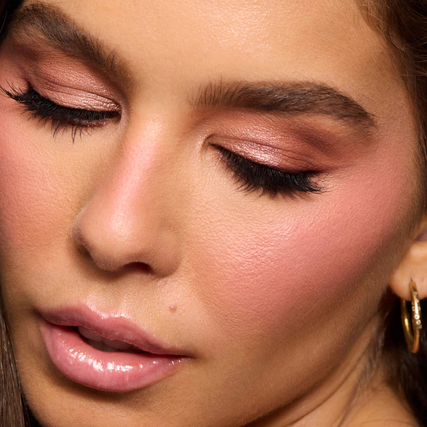 LAWLESS 
The Dreamy Daisy Lip-Plumping Gloss and Cream Blush Set