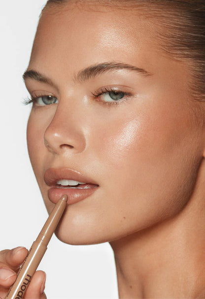 New peptide lip shape
THE CONTOURING LIP SHAPER